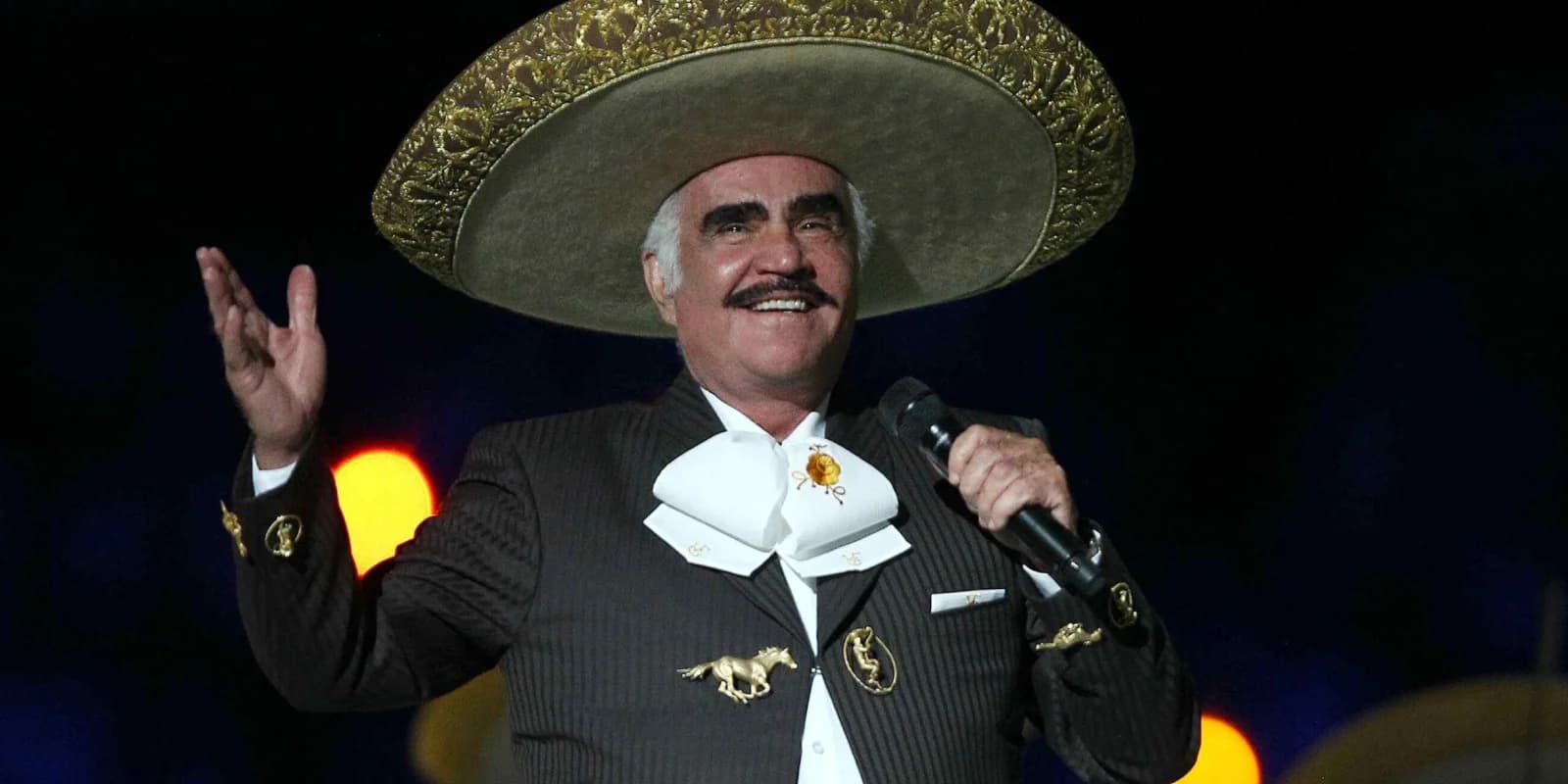Vicente Fernández, legendario cantante tapatío, interpretó el histórico canto dedicado a Chivas