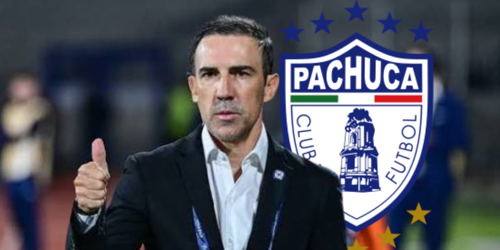 Vicente Sánchez junto al escudo de Pachuca / FOTO X