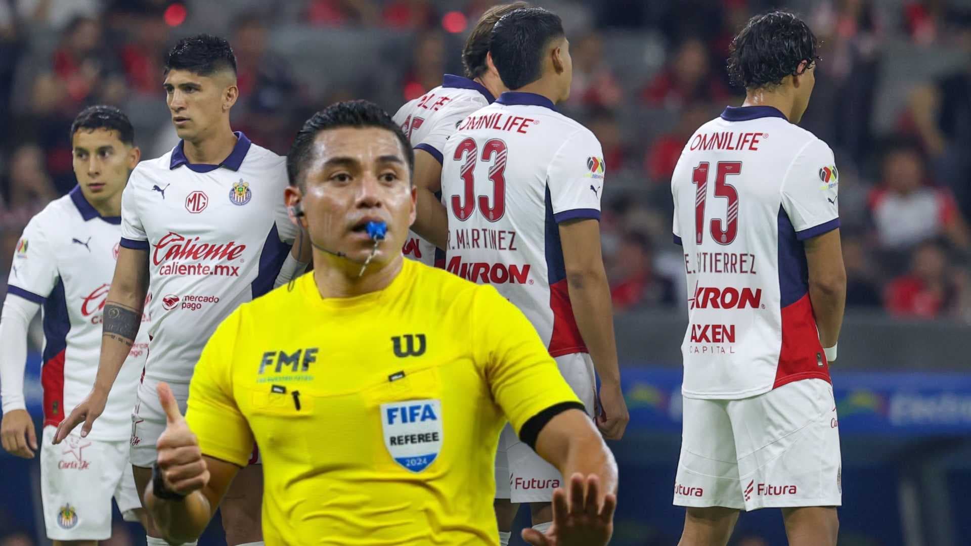 Víctor Cáceres y jugadores de Chivas (Foto: MEXSPORT)