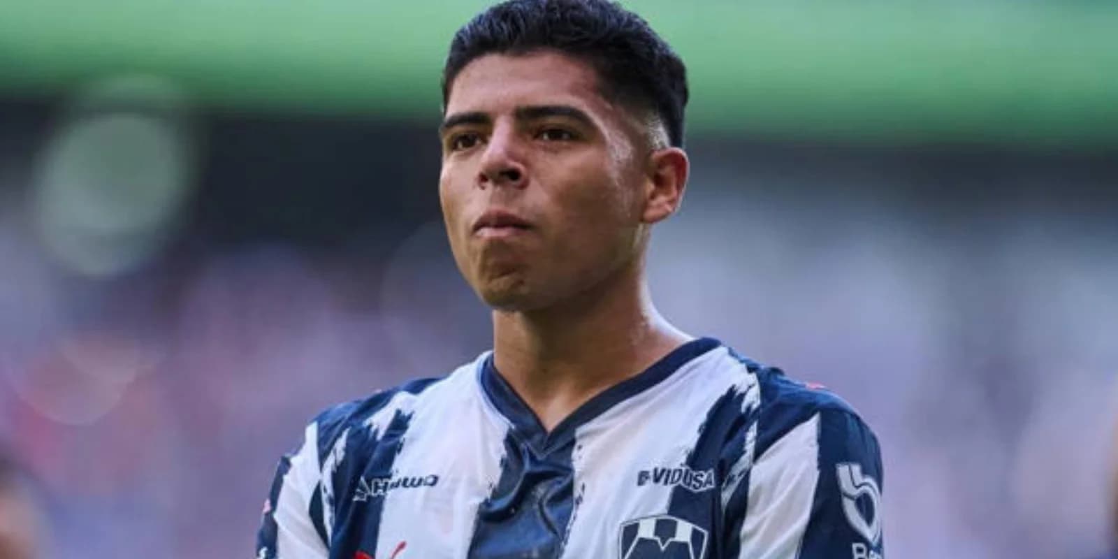 Víctor Guzmán levanta sospechas sobre su salida de Rayados tras una polémica decisión que tomó en redes