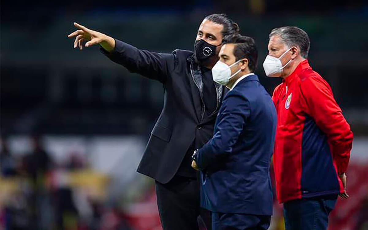 Walter Gael Sandoval habría pedido a Ricardo Pelaéz y a Leaño que le dieran una oportunidad más en Chivas.