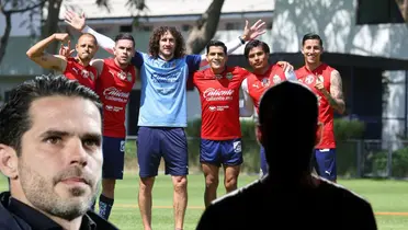 Fernando Gago y en el fondo jugadores de Chivas y su auxiliar / Foto Getty