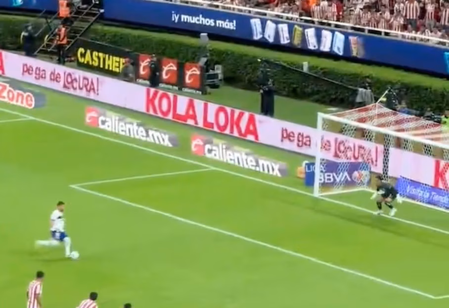 Gol de Alexis Vega ante Chivas