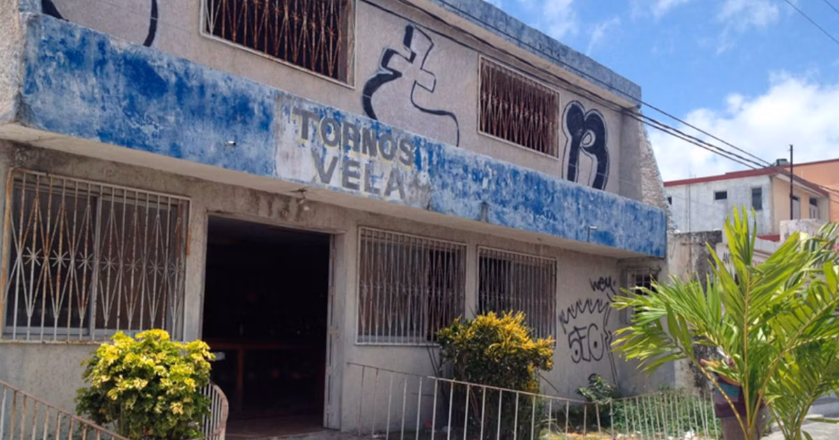 Primer casa de Carlos Vela, un poco destruida y vieja 