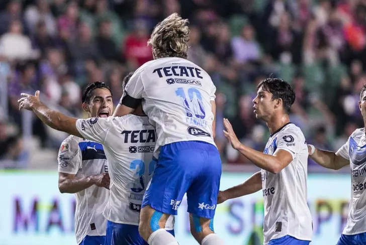 3 jugadores inesperados son los que cobran más que el delantero charrúa en Argentina.