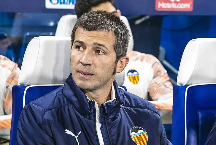Albert Celades llegó a dirigir las inferiores del Real Madrid hasta llegar al primer equipo del Valencia