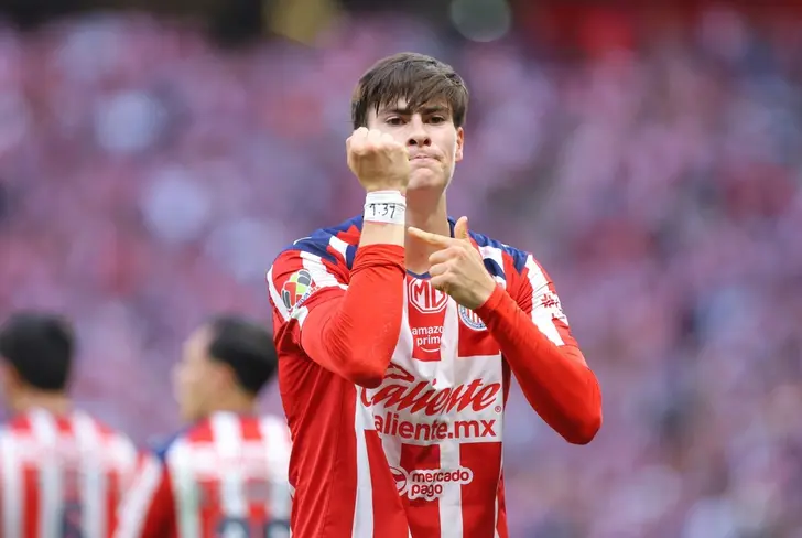 Chivas buscaría una alternativa ante la posible baja de Armando González
