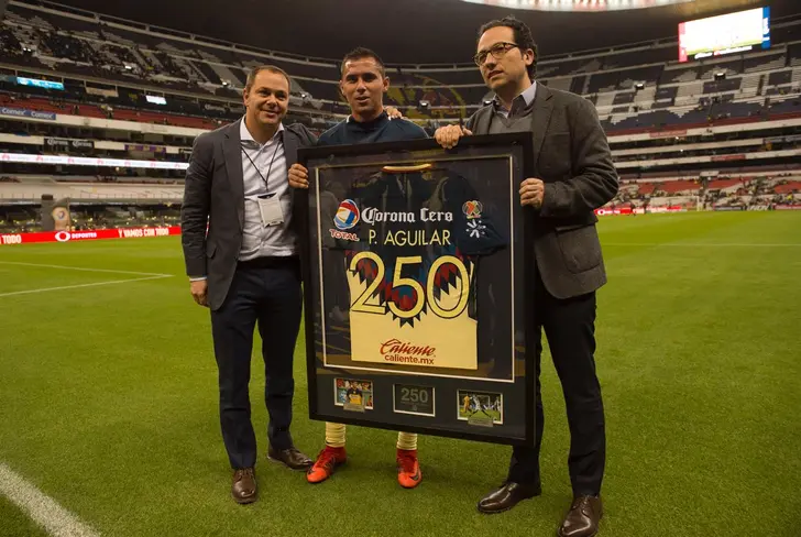 El que para muchos ha sido el mejor lateral de la historia moderna del América, salió por temas con la directiva.