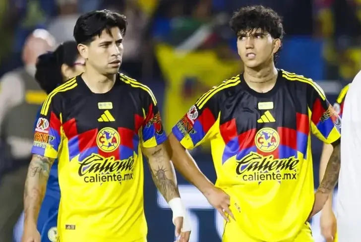 Víctor Dávila y Kevin Álvarez tras la derrota del Club América