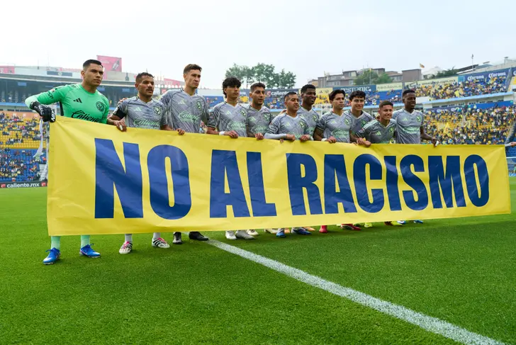 El conjunto azulcrema se unió en apoyo a su compañero.