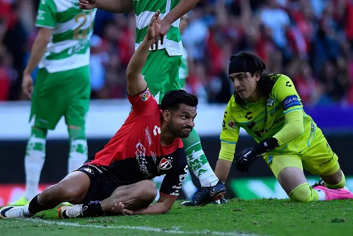 Un problema en la rodilla, fue el que dio al traste con su posible llegada a Cruz Azul.