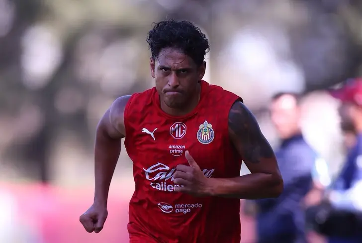 Luis Romo entrena en Chivas pero separado del grupo