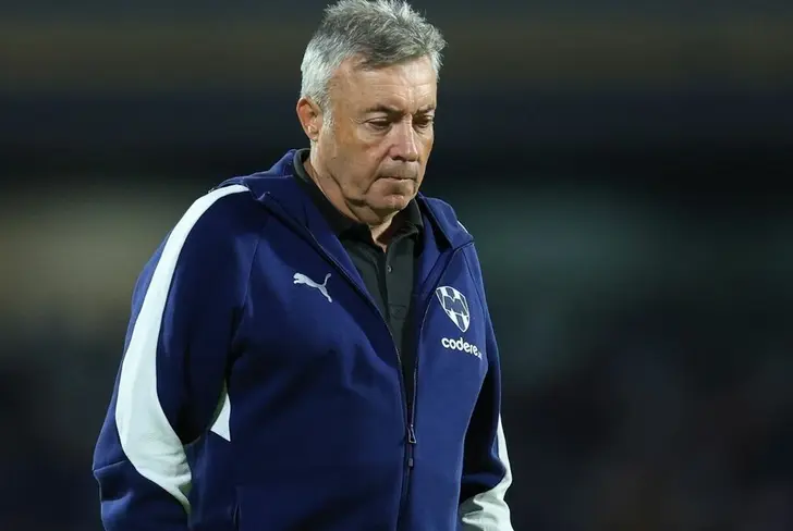 Domènec Torrent contaría con cierto trato preferencial sobre los jugadores europeos en su paso por Rayados