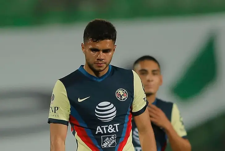 Medina tuvo muy poca participación en el equipo de Santiago Solari.