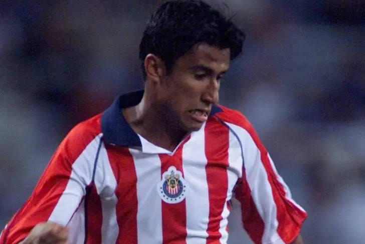 Luis Alonso Sandoval, padre de Santiago Sandoval, debutó en Chivas