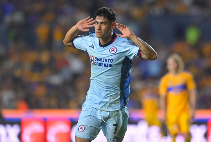 Uriel Antuna celebra un gol en Cruz Azul. (Foto: SportsMedia)