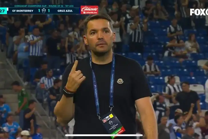 Así fue el gesto de Larcamón a la cámara de FOX.