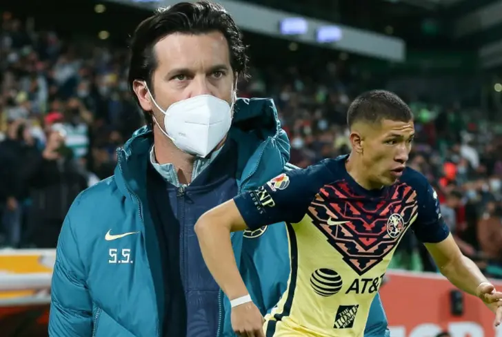 Fue el argentino, quien le dio su primera chance de jugar en primera.