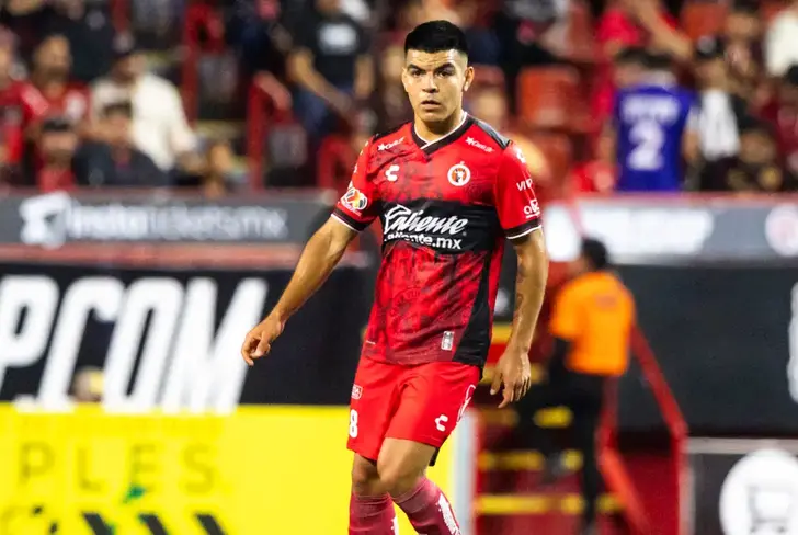 Iván Tona apunta como el perfil de corte defensivo que Chivas necesita para el mediocampo