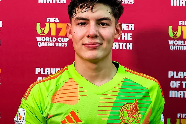 Tras eliminar a Argentina, Santiago recibió el premio a mejor jugador del partido entregado por la FIFA.