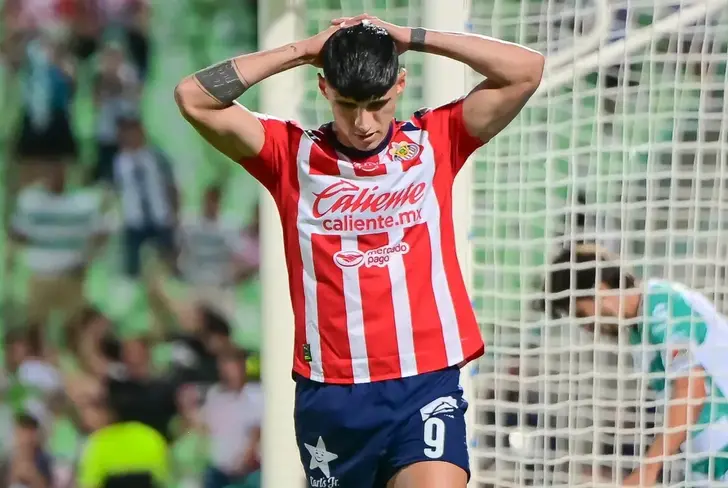 Alan Pulido sólo logró sumar dos goles en su regreso a Chivas