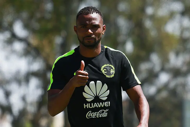 William sigue encaminado al fútbol, pero en su país y en un puesto administrativo.