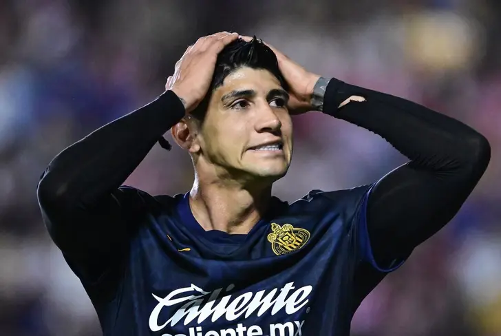 Alan Pulido no ha tenido el regreso esperado en Chivas