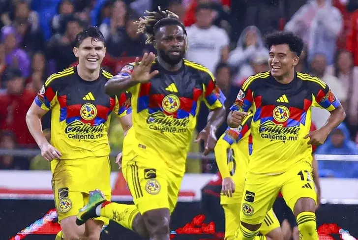 Allan Saint-Maximin festejando un gol