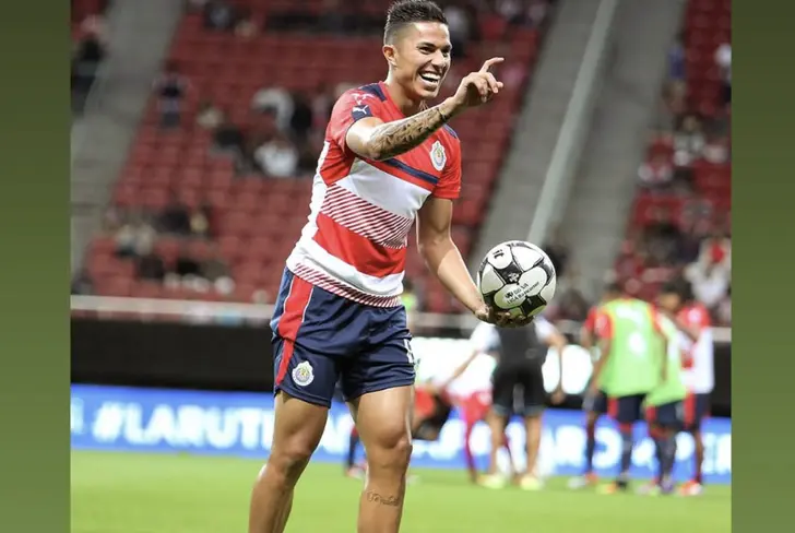 Carlos Salcedo habla de su experiencia en Chivas / Foto: Captura de pantalla de Instagram