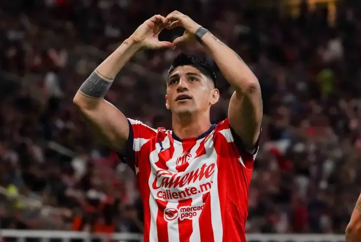 Alan Pulido se encontraría en negociaciones con Rayados