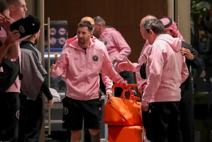La llegada de Messi al aeropuesto de Riad