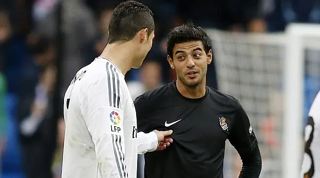 Carlos Vela junto a Cristiano Ronaldo