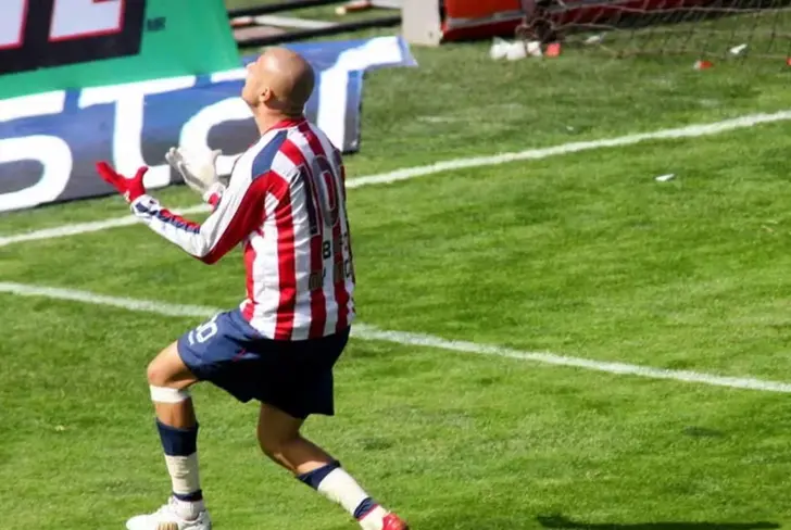 Adolfo Bautista fue la clave para que Chivas levantara su onceavo título de liga