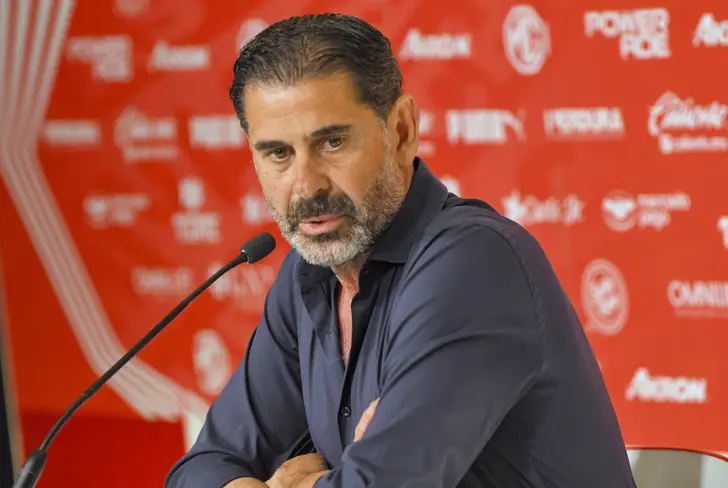 Fernando Hierro podría hacer uso de su pasado en Chivas para ir por opciones de mercado con Rayados