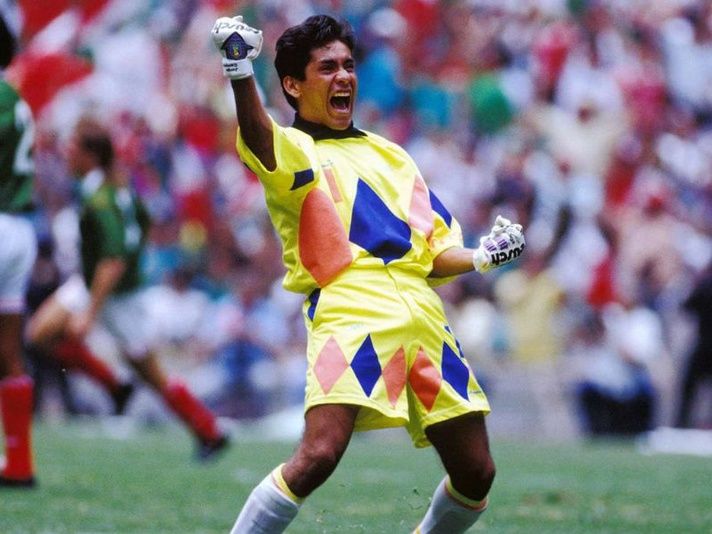 Jorge Campos festejando un gol (Foto: Mexsports)
