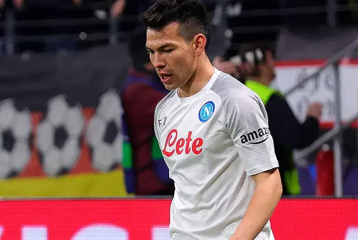 Hirving Lozano durante su etapa con el Napoli