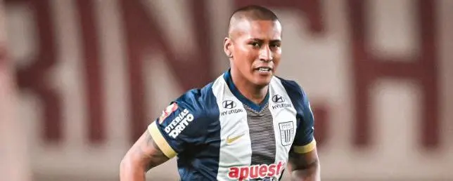 A pesar de que regresó a su país natal, el peruano no ha podido despegar.