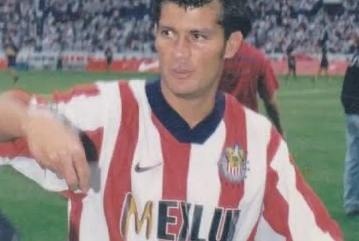 Ramón Ramírez con el icónico jersey Nike de Chivas