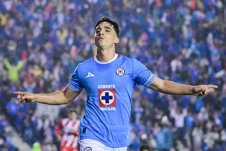 Lorenzo Faravelli, el mediocampista que levantó del asiento a la afición en un par de ocasiones.