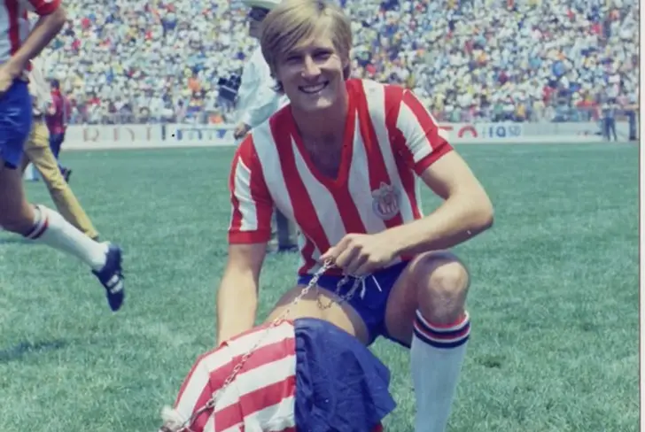 Hans Friessen en su debut con Chivas