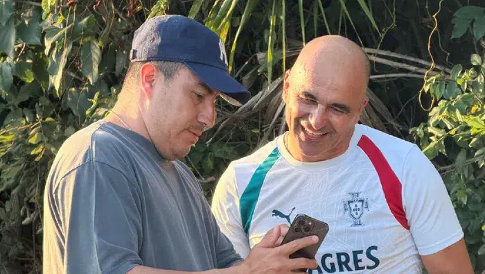 Efraín Juárez en charla con Roberto Martínez&nbsp;