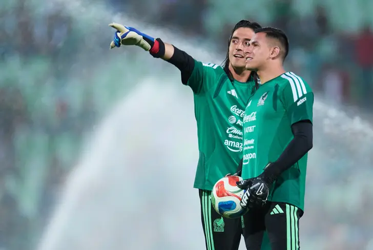 Carlos Acevedo y Luis Ángel Malagón previo al partido entre México y Uruguay
