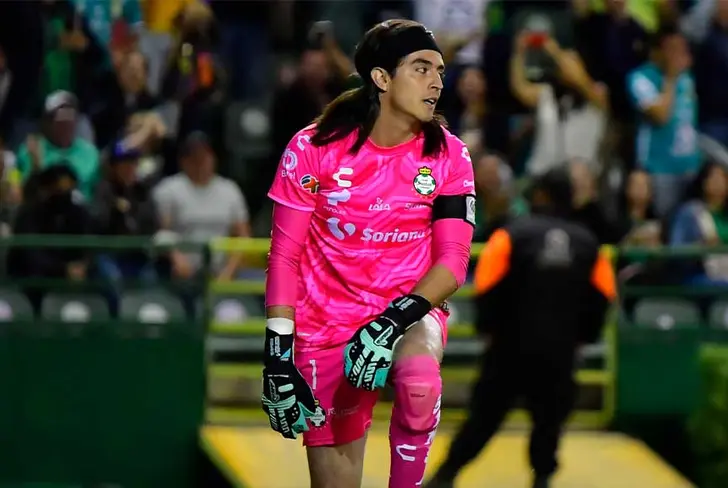 Acevedo ya suma varios semestres recibiendo un montón de goles.