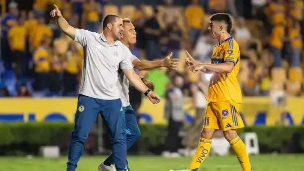 Discusión entre André Jardine y Juan Brunetta tras el Tigres vs América