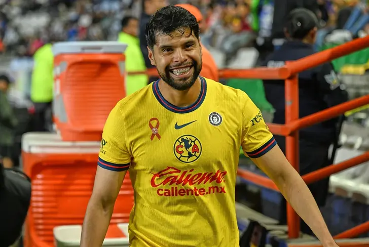 Néstor Araujo durante su etapa con el Club América