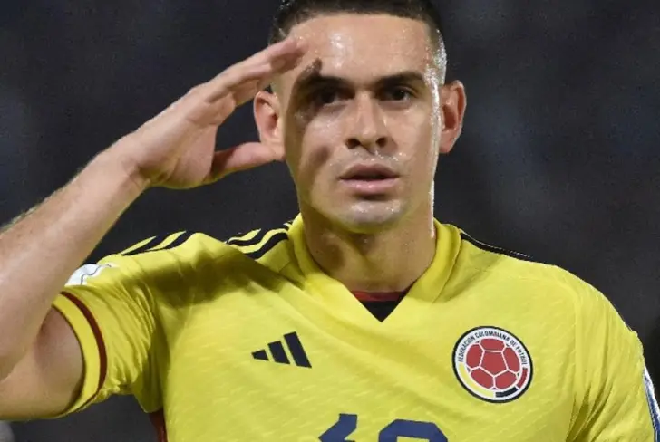 Santos Borré es una de las opciones que maneja Rayados para reforzar su ataque