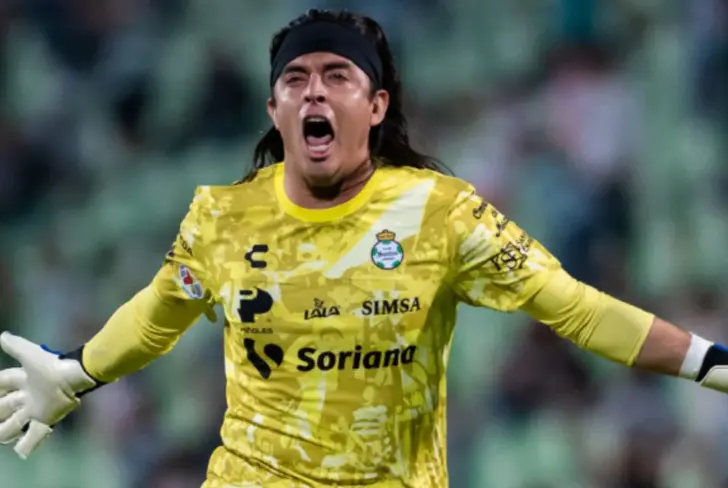El portero mexicano, al cual le estarían buscando salida dese la Comarca.
