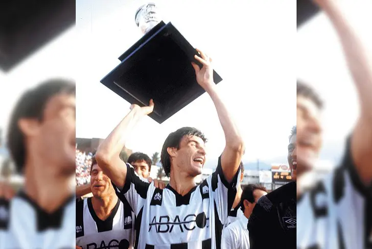 Germán Martellotto levantando la Copa México 