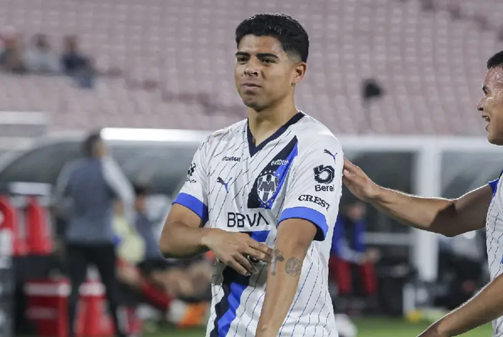 Víctor Guzmán es una de las opciones que tiene Chivas en el mercado
