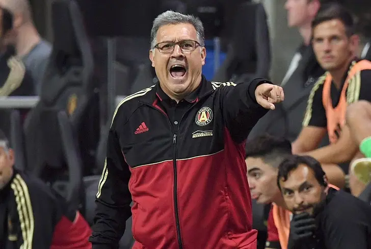 Gerardo Martino podría ser clave en el fichaje de Lozano al Atlanta